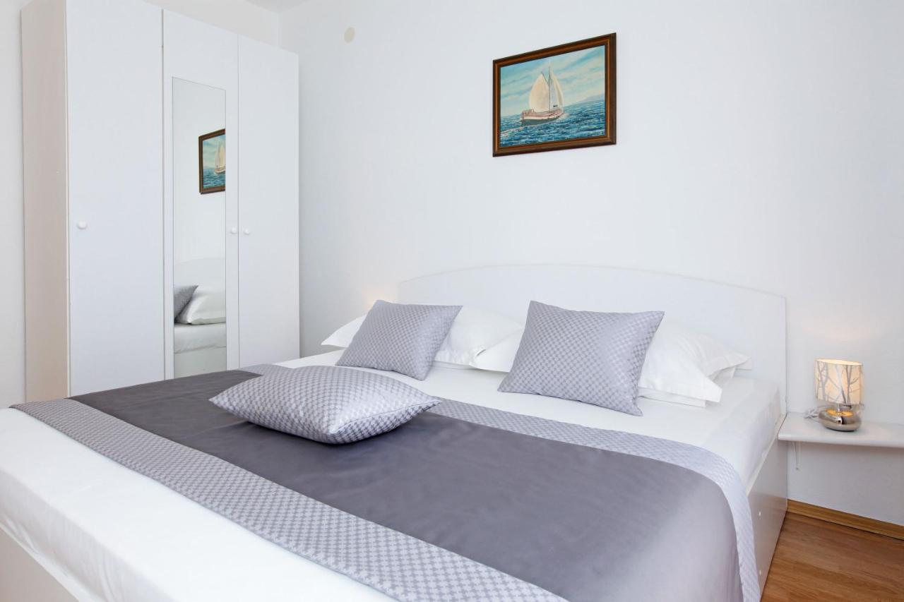 Holiday Apartments Lidija Bol Exterior photo