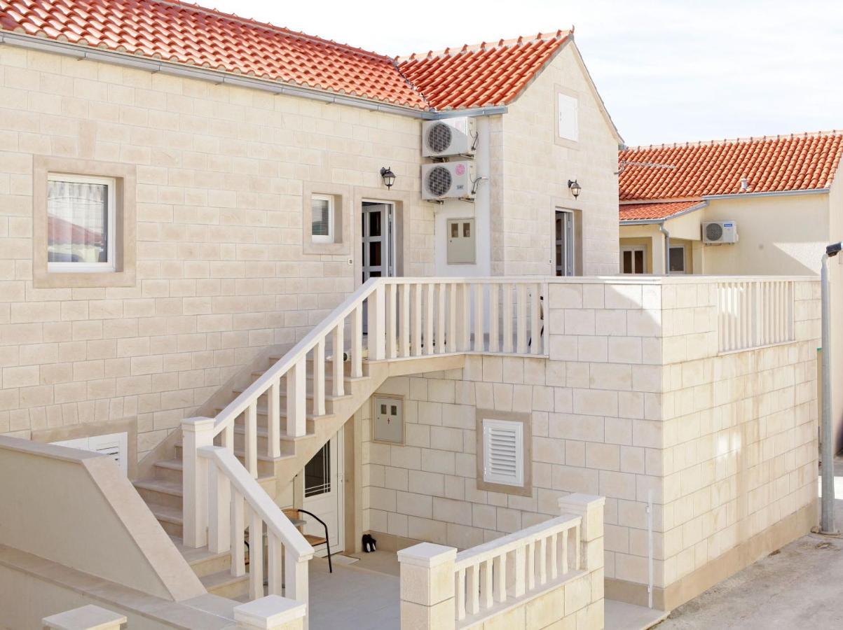Holiday Apartments Lidija Bol Exterior photo